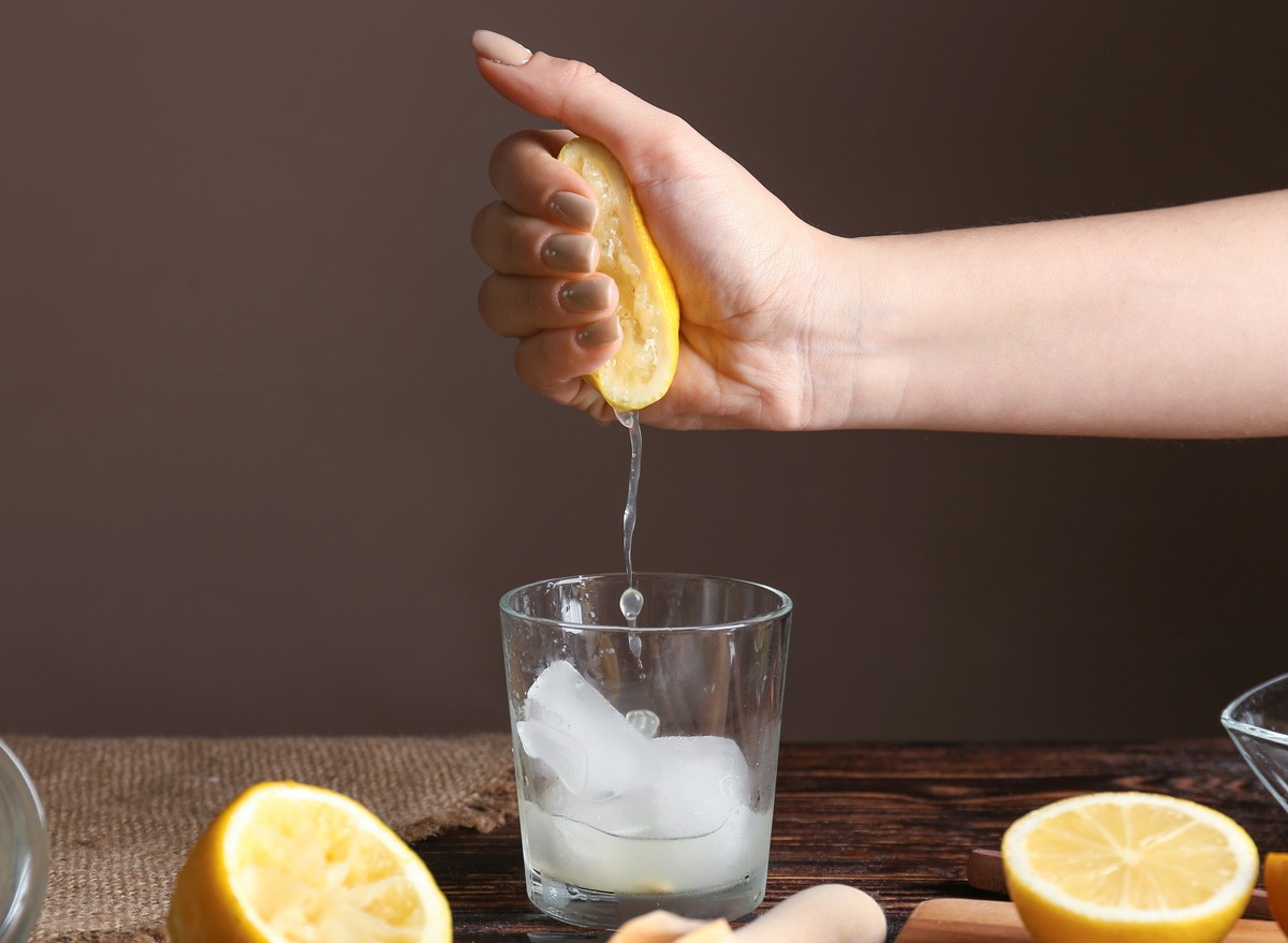 Methods Ingesting Lemon Water Helps You Lose Weight, Says Science