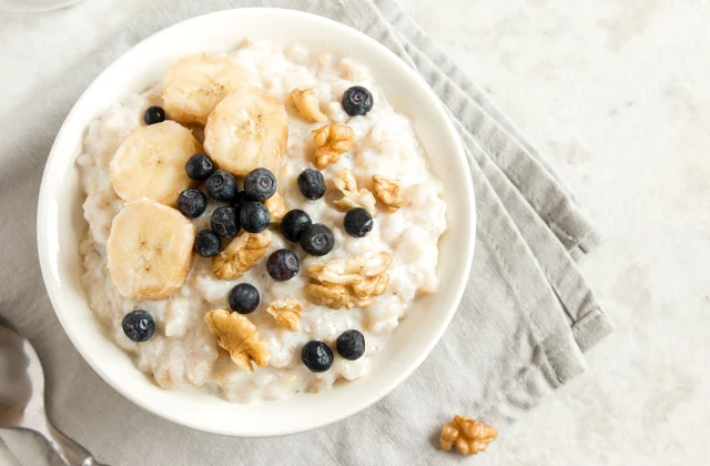 The Secret Oatmeal Trick For a Flat Stomach, Says Dietitian
