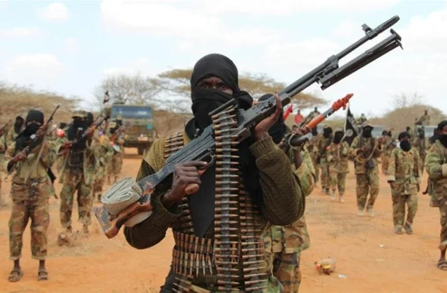 Al-Shabaab oo la wareegay deegaan 16Km u jira Guriceel – Caa…