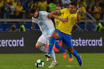 “Anigu Waan Ixtiraamaa Messi Laakiin….” – Casemiro Oo Farriin Diray