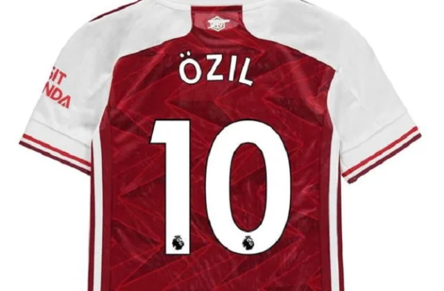 Arsenal Oo Bixisay Lambarkii Mesut Ozil Ee No10 Iyo Laacibka Nasiibka