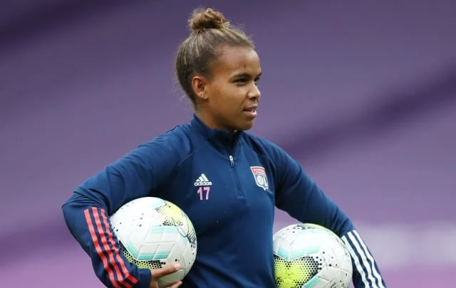 Arsenal complete signing of Lyon forward