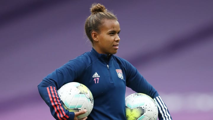 Arsenal complete signing of Lyon forward