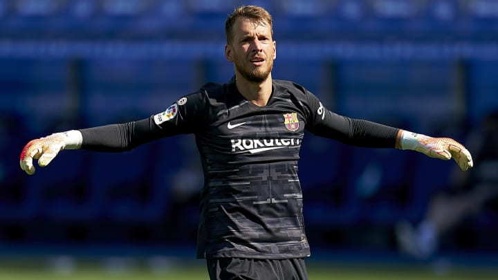 Arsenal transfer news: Interest in Barcelona’s Neto