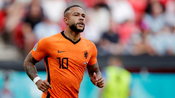 Barcelona transfer news: Depay takes pay cut