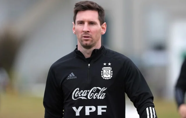 Barcelona transfer news: Messi contract officially expires