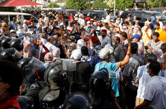 Conflicts erupt in Tunisia between Saied’s supporters,