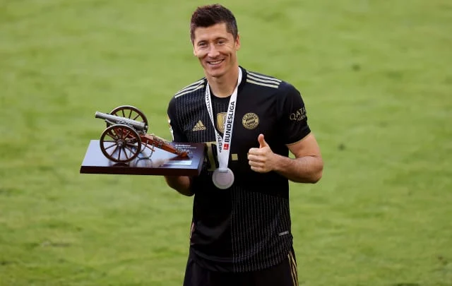 Contact Lewandowski’s agent