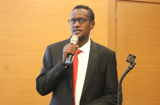 DEG DEG: Guddiga doorashada oo doortay guddoomiye cusub oo r…