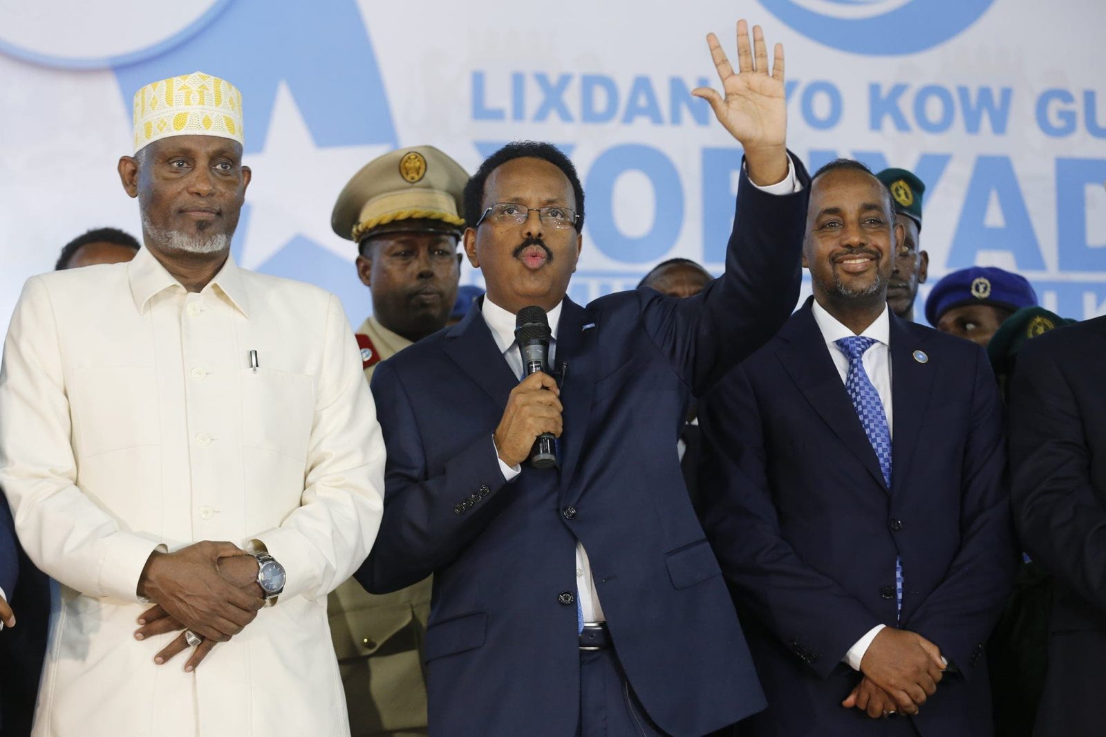 Daawo: Farmaajo: Dalkaan waxaa isku haysta laba afkaar oo ka…