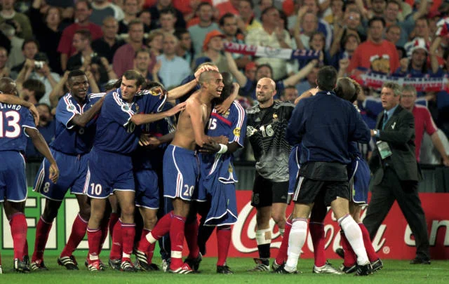 David Trezeguet’s winner in Euro 2000 with Emmanuel Petit