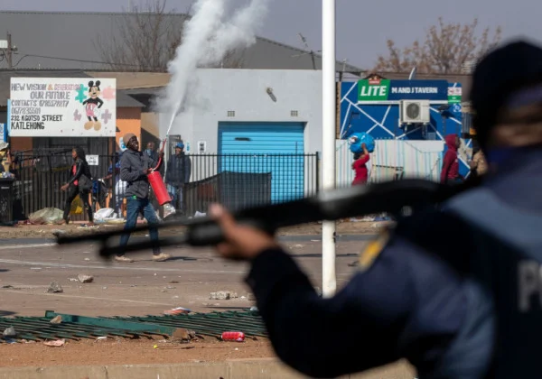 4 Somalis die in South Africa as Zuma supporters conflict with police