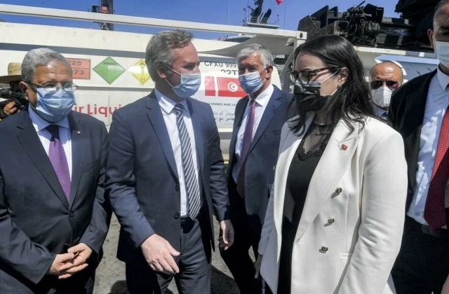 French aid arrives in Tunisia