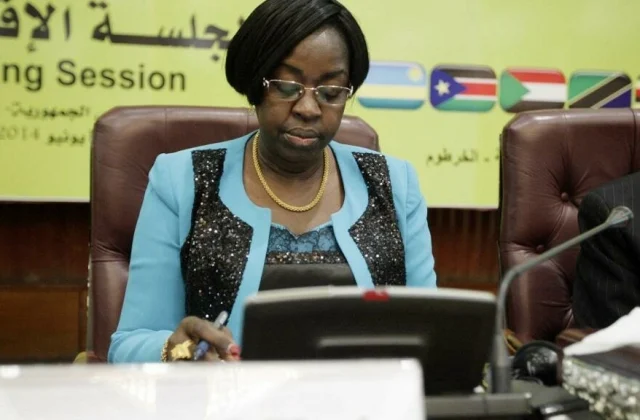 Jemma Nunu Kumba, a woman chairing