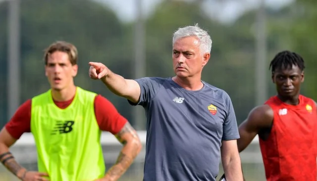 Jose Mourinho Oo Siddeed Ciyaartoy Ka Caydhiyey Tababarkii U Horreeyey