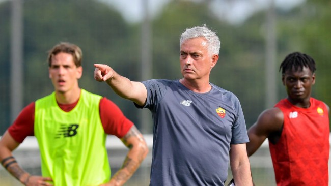 Jose Mourinho Oo Siddeed Ciyaartoy Ka Caydhiyey Tababarkii U Horreeyey