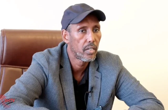 La-taliyaha Farmaajo CABDI CALI RAAGE oo ka degay Kismaayo -…