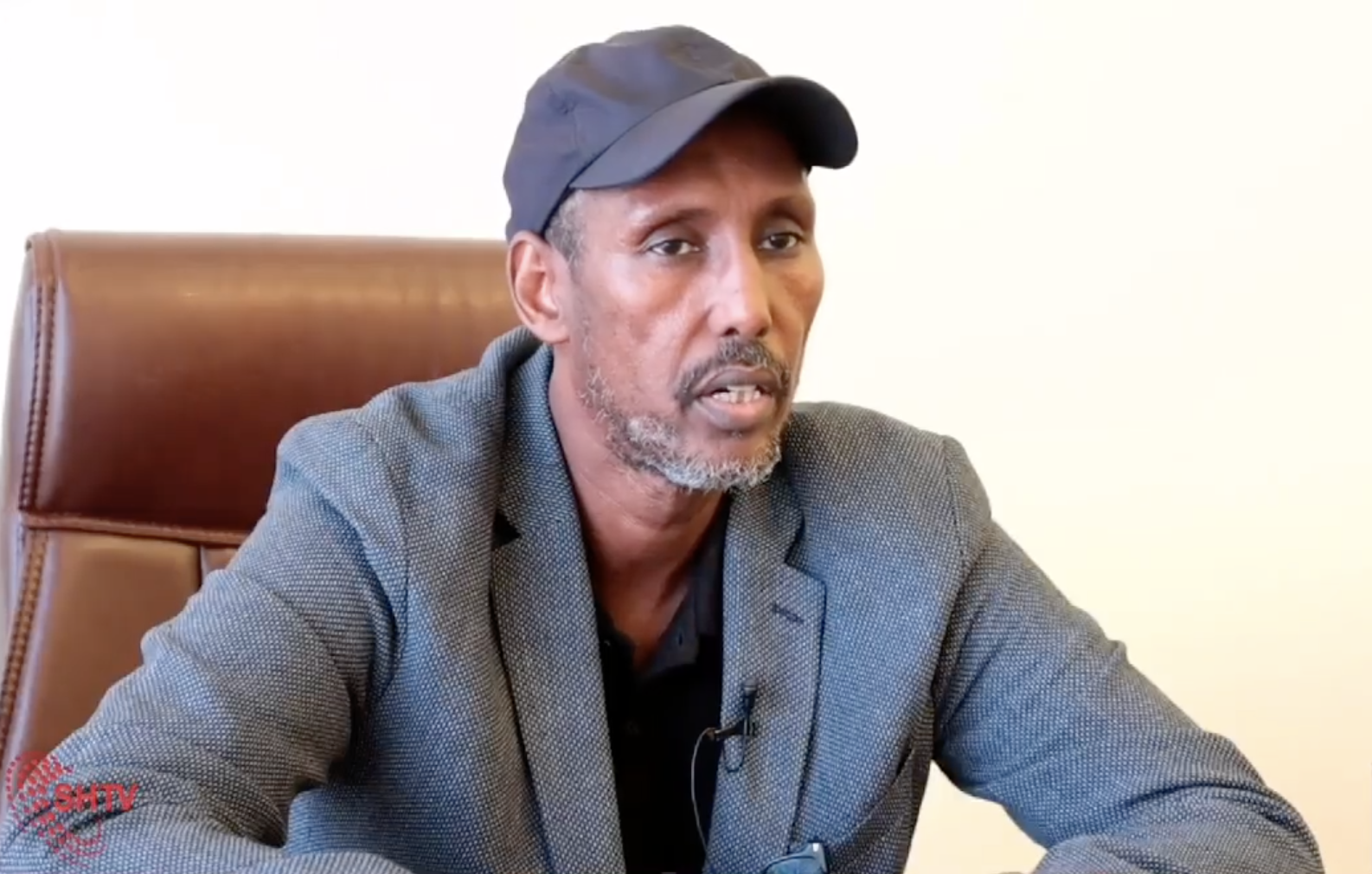La-taliyaha Farmaajo CABDI CALI RAAGE oo ka degay Kismaayo -…