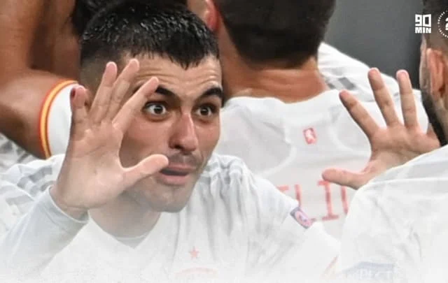 Luis Enrique resembles Pedri with Andres Iniesta