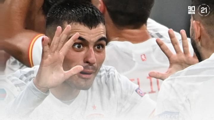 Luis Enrique resembles Pedri with Andres Iniesta