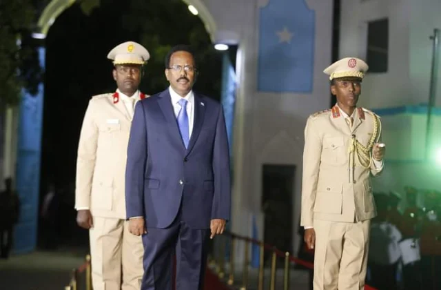 MW Farmaajo oo ka qeybgalay calan-saarka maalinta xoriyadda …
