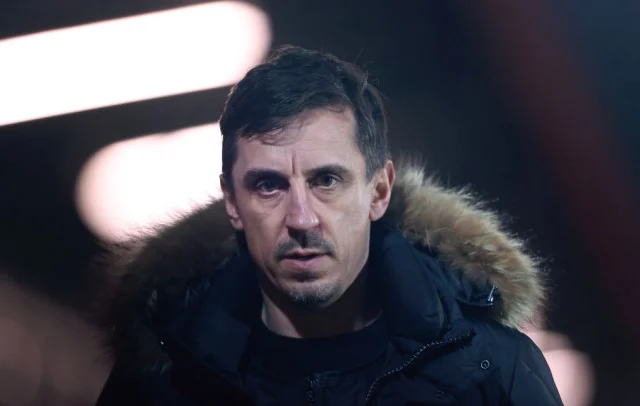 Maaha Sterling!! – Gary Neville Oo Ciyaartoy Lama Filaan Ah U Doortay