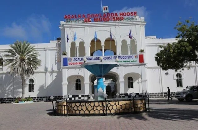 Maamulka gobolka Banaadir oo ka laabtay fasax maanta la siiy…