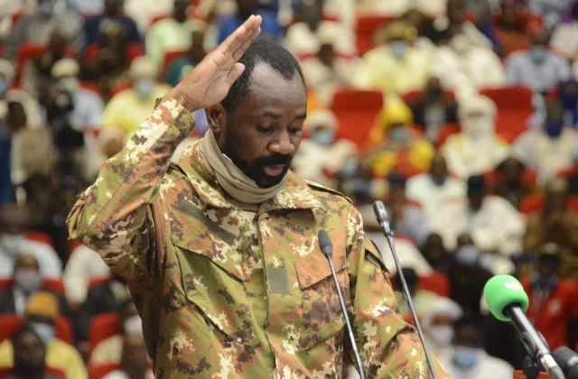 Madaxweyne ka badbaaday isku day dil xilli uu ku guda jiray …
