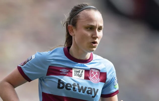 Man Utd sign Martha Thomas