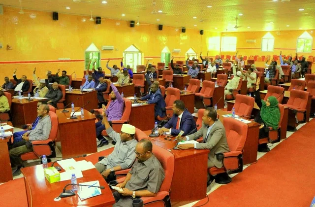 Mooshinka xil ka qaadista guddoomiyaha baarlamanka Puntland …