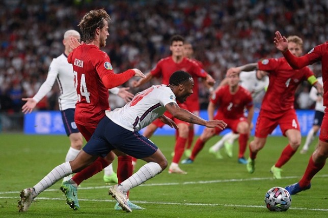 Muxuu Raheem Sterling Ka Yidhi Rikoodhihii Muranku Ku Jiray Ee Loo