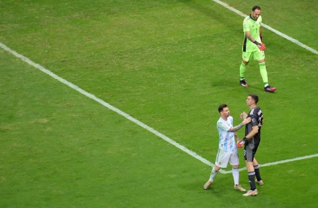 Muxuu Yahay Hadalka Kasoo Yeedhay Lionel Messi Ee Warranka Ku Noqday