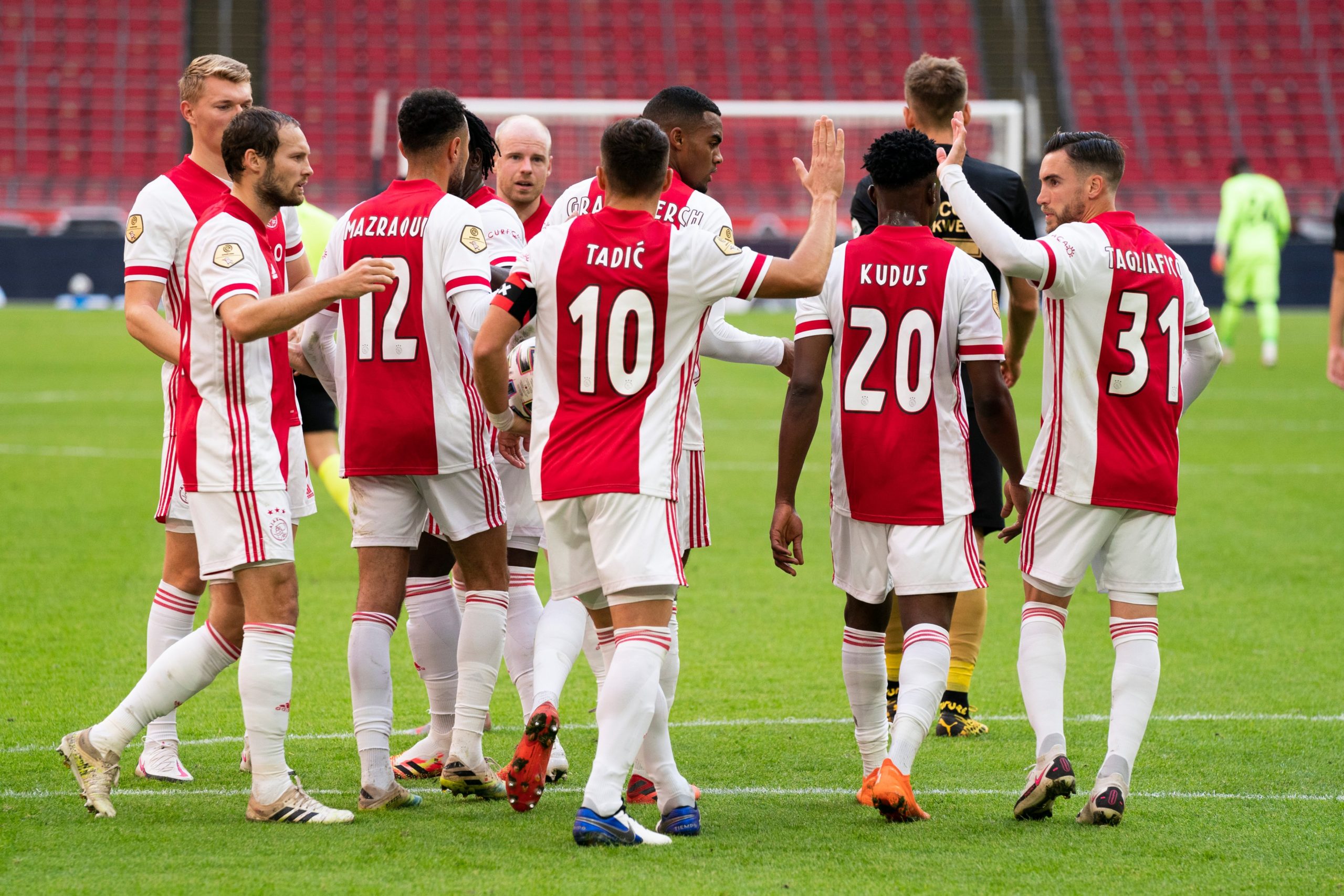 NAXDIN: Mid Kamida Xiddigihii Da’yarta Ajax Oo Shil Gaadhi Ku