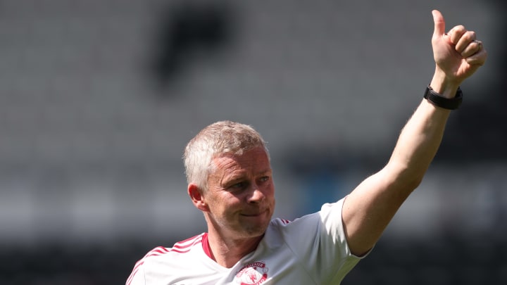 Ole Gunnar Solskjær signs a new agreement