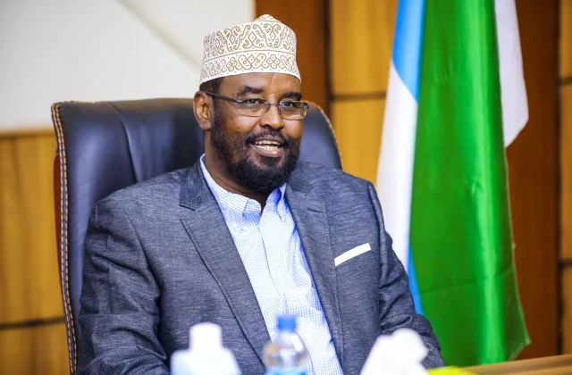 Qorshaha Axmed Madoobe uu kusoo saarayo Senataro taabacsan o…