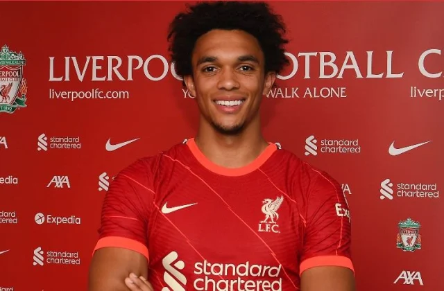 RASMI: Alexander-Arnold Oo Heshiis Cusub Oo Waqti Dheer Ah U Saxeexay