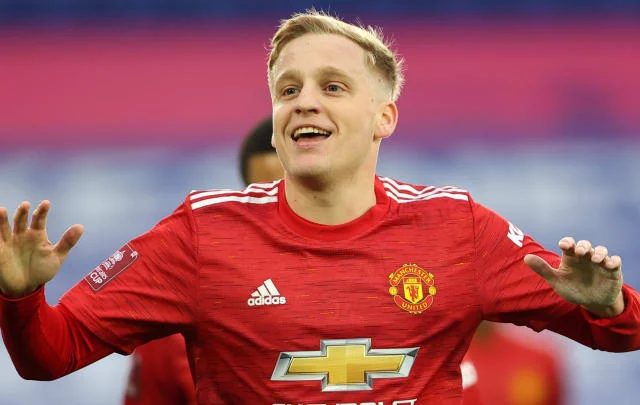Real Madrid want Van de Beek loan