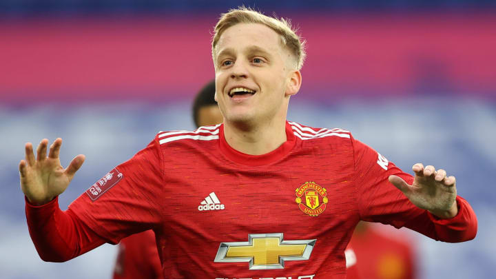 Real Madrid want Van de Beek loan