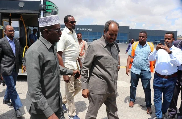 Sheekh Shariif iyo Xasan Sheekh oo gaaray Warsheekh + ujeedk…