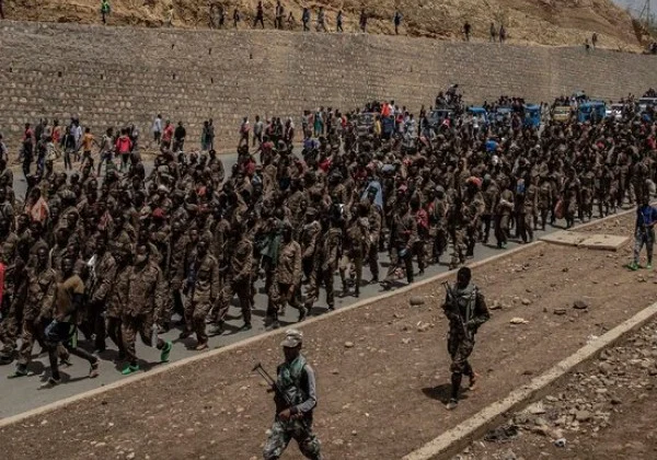TDF parade captured Ethiopian troopers in Mekelle, marching them in the direction of