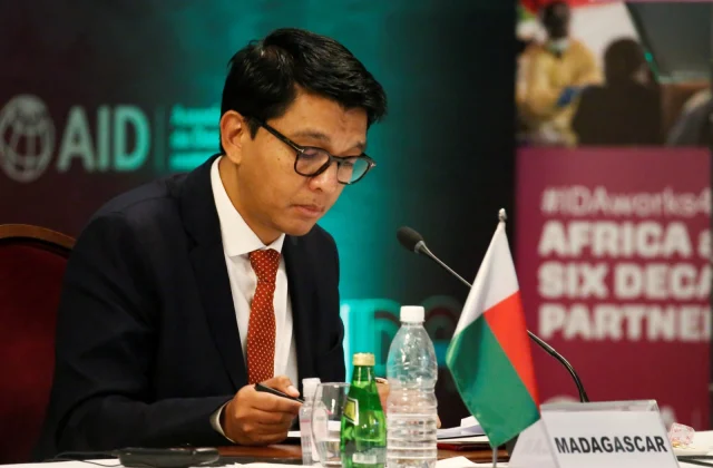 The President of Madagascar survives the assassination