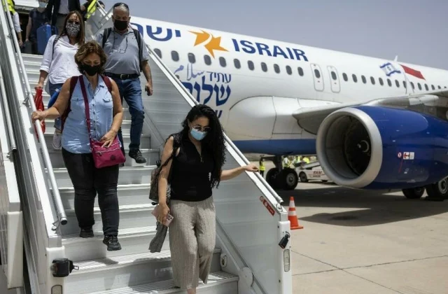 The first direct commercial flight between Israel and