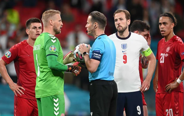 Three Lions fined € 30,000 for laser incident