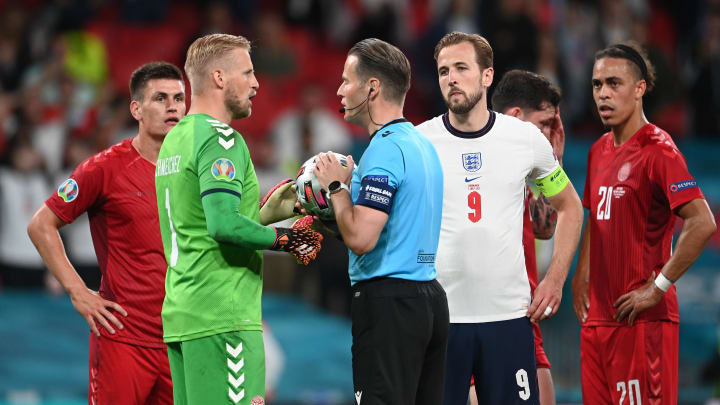 Three Lions fined € 30,000 for laser incident