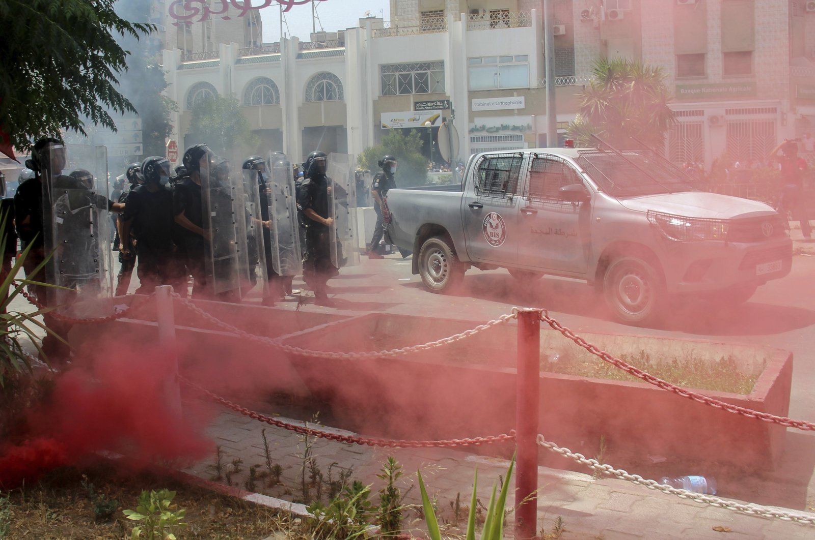 Tunisian police storm Al-Jazera’s office in Tunis