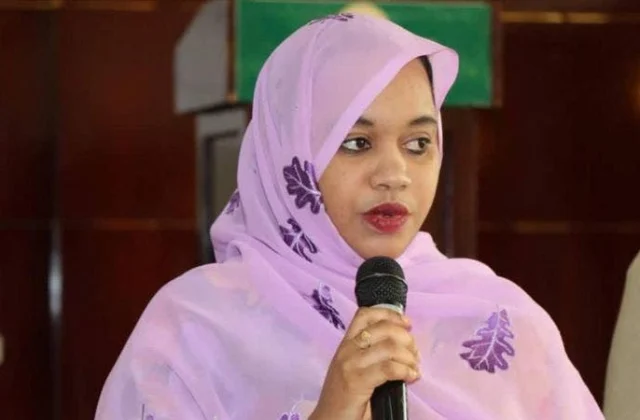 Waa tuma Saxarla C/llaahi: Gabadhii ugu horreysay ee Soomaal…