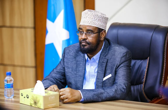 Madoobe oo shaaciyey musharaxiinta Kuraasta Aqalka Sare