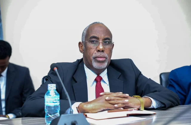 Wasiir Caadle oo shaaciyey in beelaha Xawaadle iyo