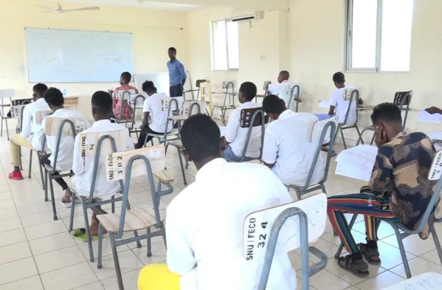 Xog: Al-Shabab oo u yeeray macallimiinta dugsiyada ay maamus…
