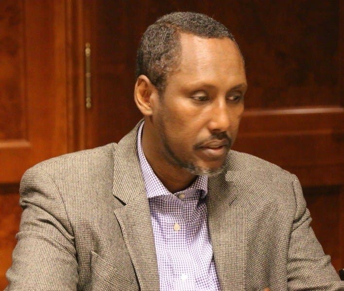 Xog: La-taliyaha Farmaajo Cabdi Cali Raage oo laga celiyay g…